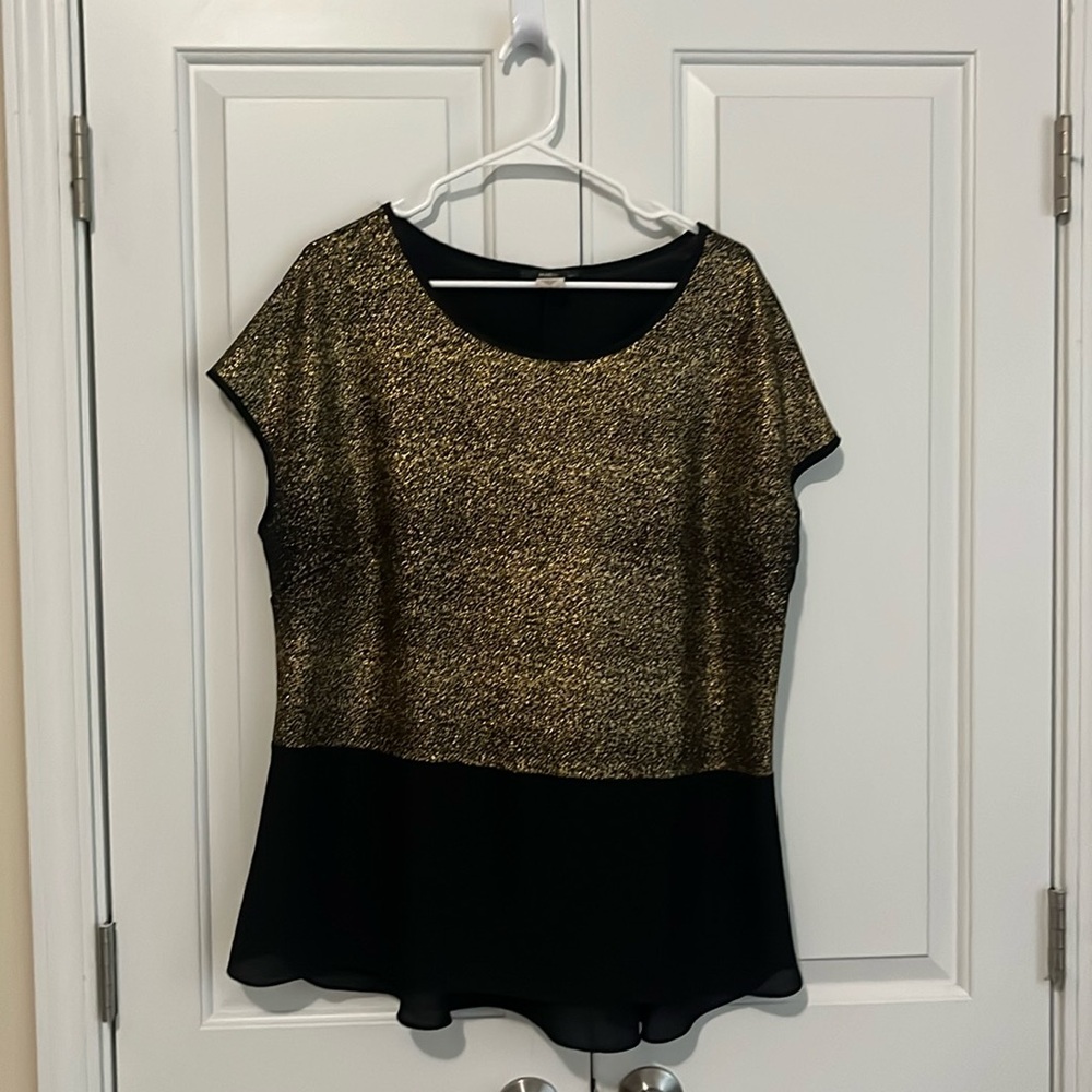 Gold sparkly short sleeve top